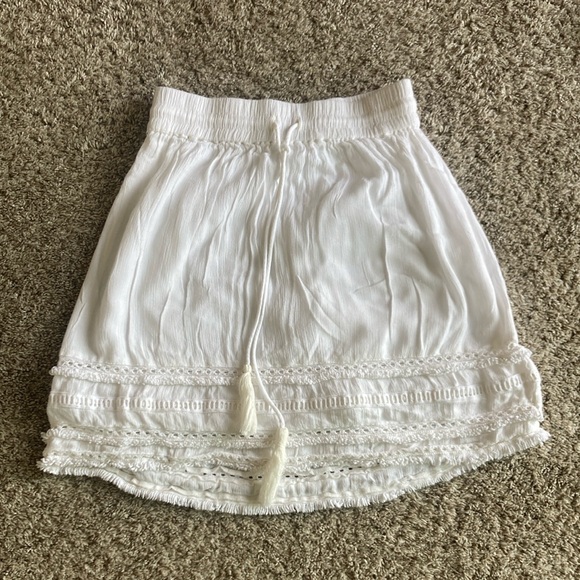 H&M Dresses & Skirts - H&M white flowy mini skirt